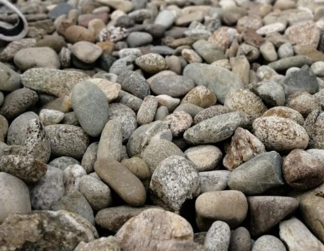 Галька речная пестрая (20-40 мм.)  купить в Магнитогорске от производителя, без посредников